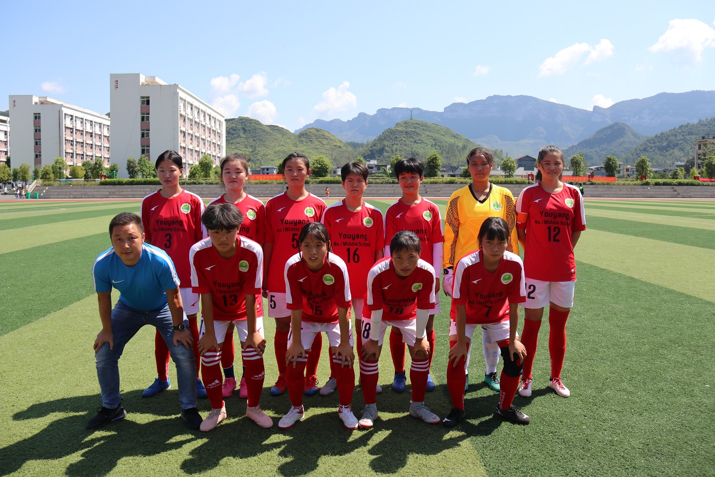足球联赛暨重庆市校园足球总决赛选拔赛(中学乙组)在酉阳一中顺利闭幕